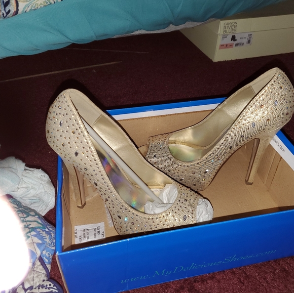 Heels - Picture 2 of 5